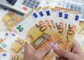 Vazhdon rënia e euros, shënon rekord të ri ndaj lekut