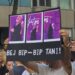 Mesazhet e ditës së nëntë të tubimit/ Protestuesit stampojnë në pankarta ironinë e Ramës ndaj blogerëve (FOTO)