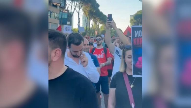  Dilni për të ardhmen e fëmijëve    Adriatik Lapaj i bashkohet sërish qytetarëve në protestën për Zvërnecin