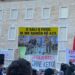 ‘O Sali o fosil ik me Ramën në azil’, pankartat ‘hit’ në protestën në Tiranë! Qytetarët shfrenojnë imagjinatën