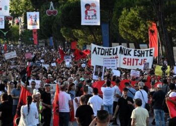 Protestuesit, përcjellës mesazhi shprese apo zhurmues të jetës urbane?