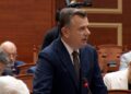 Debat në Kuvend, Balla sfidon Shehajn: E di gjithë Vlora sa tokë keni në Zvërnec