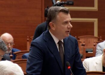 Debat në Kuvend, Balla sfidon Shehajn: E di gjithë Vlora sa tokë keni në Zvërnec