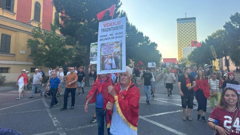 Protesta e 20 ë në Tiranë  qytetarët mblidhen në Sheshin  Skënderbej  dhe marshojnë drejt Kryeministrisë
