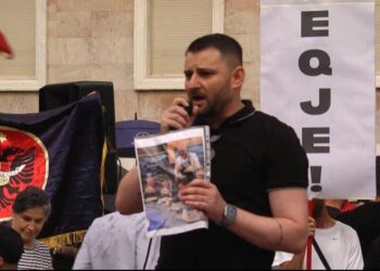 Protesta, qytetarët nisin marshimin në rrugët e Tiranës