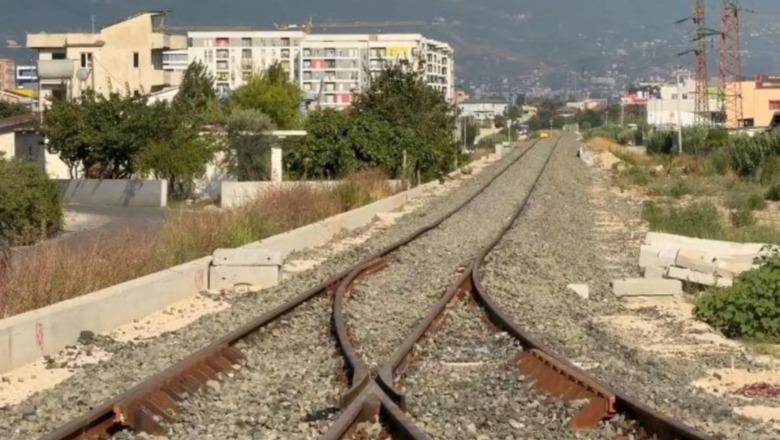 Nisin legalizimet në zonat përgjatë hekurudhës Durrës Tiranë  Kadastra jep detajet