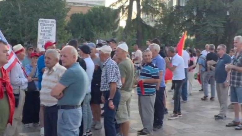 SHBA e BE injorojnë protestën  u katandis si foltoret e Berishës