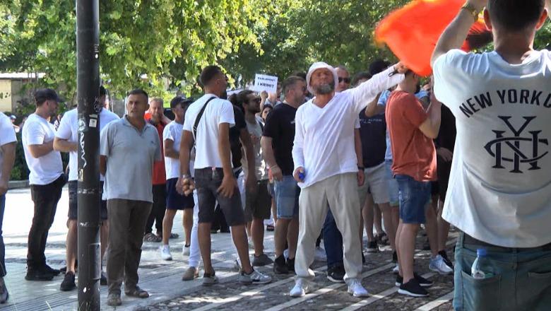 Pse protesta po kërkon përplasjen  