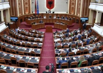 Mbyllet seanca plenare! Kuvendi miraton projekt-rezolutat, Marjana Koçeku largohet nga Komisionet Parlamentare