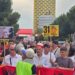 Protesta e 31-të/ Pas tensioneve te Parlamenti, qytetarët mblidhen te sheshi ‘Skënderbej’ dhe marshojnë drejt Kryeministrisë