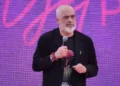 Ironia e Ramës për influencerët: Kur bën foto te Kulla Eiffel, s’ke pse thua e dua detin e virgjër në Shqipëri
