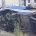 Tragjedi në autostradën Durrës-Tiranë! Furgoni del nga rruga dhe përmbyset, ndërron jetë shoferi, disa të plagosur
