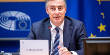Parashikimi i McAllister: Shqipëria mund të ketë 11 deputetë në Parlamentin Europian, Mali i Zi gjashtë