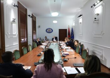Komisioni i Ligjeve rrëzon nismat për monopatinat dhe përjashtimin nga taksat për 5 vitet e para të makinave elektrike
