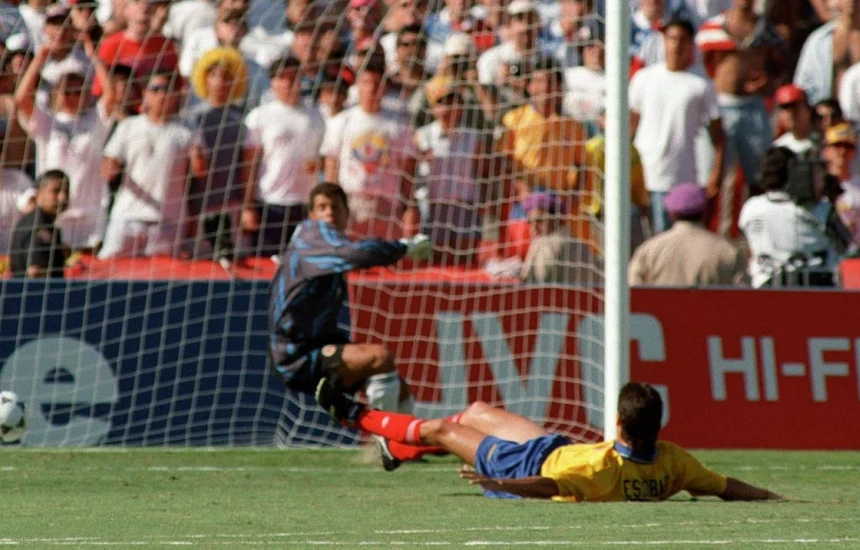 Historia e autogolit dhe vrasja e kapitenit që la gjurmë në futbollin botëror