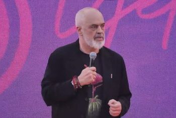 “Kush më quan tradhtar është i pafytyrë”, Rama u përgjigjet nga Shkodra akuzave të protestuesve