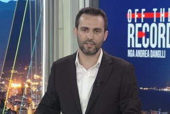 “Të protestohet vetëm me flamur kombëtar”, Lapaj: Vetëm protesta pa parti mund të na bashkojë