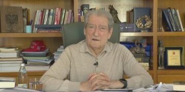 “E bekuar nga Zoti”, Berisha mbështet protestën qytetare: Kanë nevojë për të gjithë ne