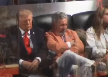 Donald Trump, “tullë” në gjumë gjatë finales së NBA. Video bën xhiron e rrjetit!
