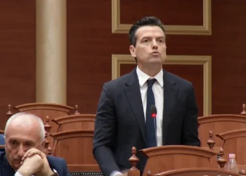 “S’ke turp?”, përplasje e ashpër në Kuvend mes Shehajt dhe nënkryetares Klodiana Spahiu