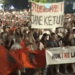 Pas disa orësh protestë para Kryeministrisë, qytetarët nisin marshimin në rrugët e Tiranës