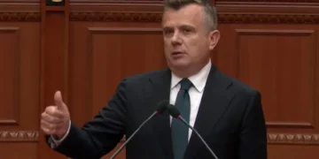 “Ishte garë e fortë”, Balla ironizon Berishën për rizgjedhjen në krye të PD-së