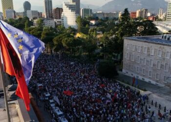 Gazeta italiane: Protestat në Shqipëri shndërrohen në antisemitizëm. Hebrenjtë dhe izraelitët në shënjestër
