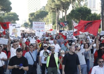 Protesta, ultimatumi dhe kufijtë e kërkesave politike