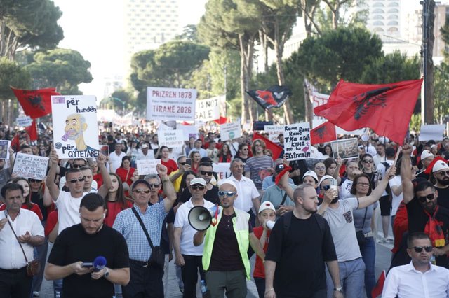 Protesta  ultimatumi dhe kufijtë e kërkesave politike