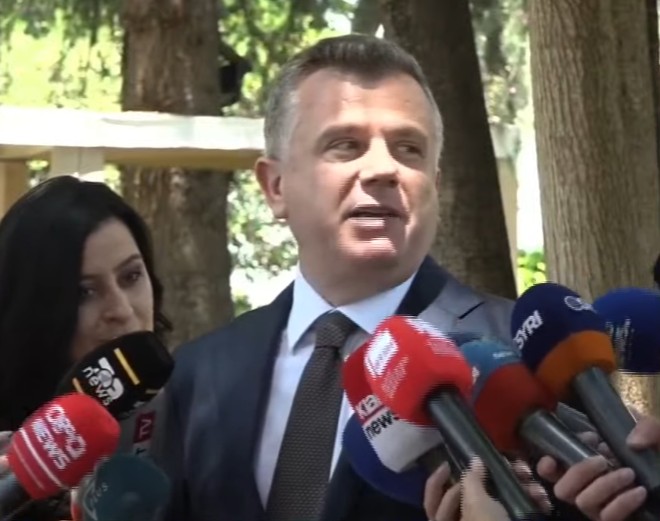 Balla ironizon protestën për Zvërnecin  Bufat kanë filluar ta ndjejnë veten si flamingo