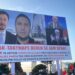 “Tak-tak! Hape derën se jam SPAK!”/ Pankarta me mesazhe për Shkëlzen Berishën dhe Ilir Shtufin në protestë