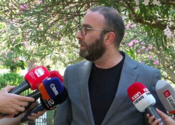 “Sot seanca drejtohej me SMS”/ Bardhi sulmon Peleshin dhe Ballën pas kaosit në Kuvend