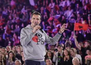 Veliaj: Gëzuar ditëlindjen e 35-të gjithë familjes socialiste!