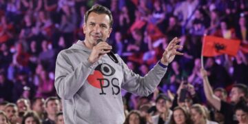 Veliaj: Gëzuar ditëlindjen e 35-të gjithë familjes socialiste!