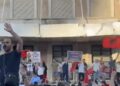 Protesta për Zvërnecin, Altin Goxhaj u kërkon qytetarëve që të futen brenda Kryeministrisë