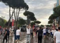 Protesta kundër investimit në Zvernec, aktivistët e Vetëvendosjes prijnë përplasjen me policinë në Tiranë