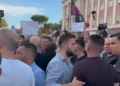 Përplasja e militantëve të PD-së me qytetarët në protestë, demokratja: Na provokuan mbështetësit e Arlind Qorit