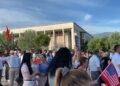 Manipulimi i protestës, bllokimi i Rinasit dhe ‘divorci’ i Marjanës