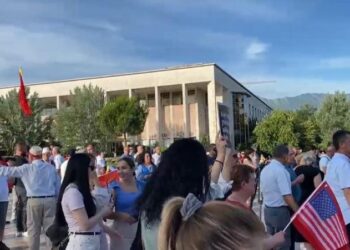 Manipulimi i protestës, bllokimi i Rinasit dhe ‘divorci’ i Marjanës