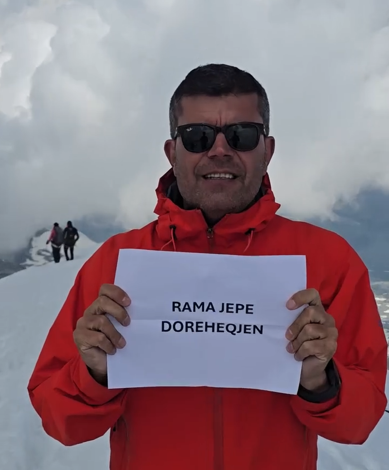 Të lënë jashtë protestës  demokratët  marrin malet   Hasimja kërkon dorëheqjen e Ramës nga Alpet Zvicerane  VIDEO 