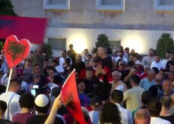 Qytetari për partitë e vogla: Po përdorin protestën për fushata dhe qëllime personale!
