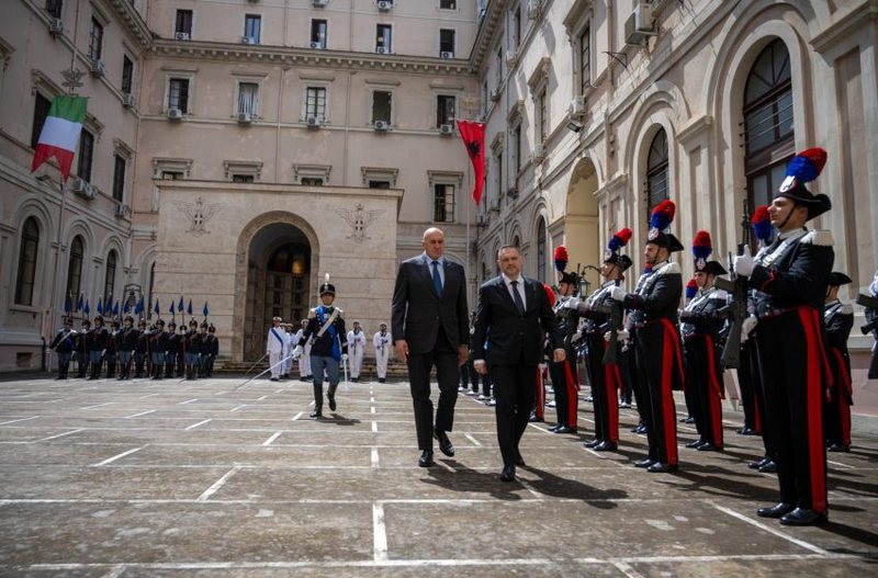 Marrëveshja për prodhimin e mjeteve lundruese ushtarake  ministri Nufi takon në Romë homologun e tij italian
