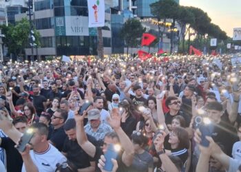 Nga Ministria e Brendshme te Kryeministria, protestuesit mbajnë ditën e dytë të protestës