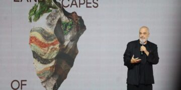 Harmoni mes projektit dhe natyrës/ Arkitekti i kontraktuar për Zvërnecin, në Tiranë mes 600 arkitektëve botërorë