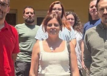 “Internacionalja Komuniste”/ Ish-zyrtarja e PD-së nxjerr zbuluar eurodeputeten Salis, publikon foton në krah të Qorrit pak para protestës
