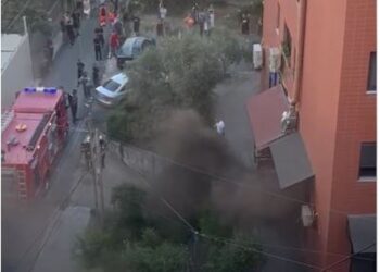 Përfshihet nga flakët një garazh pranë “Vila L” në Astir/ Nisin hetimet për shkaqet e zjarrit