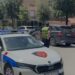 Me kallashnikov në dorë nëpër rrugët e Kamzës, i riu terrorizon banorët