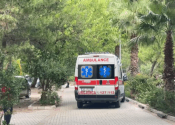 Tragjedia në Shëngjin, policia jep detaje: 2 viktima dhe 3 të rinj në kujdesin e mjekëve