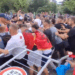 Tensione në Bulevard, protestuesit çajnë kordonin e policisë