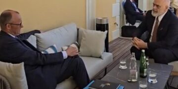 “Ai për Berlin e unë për Vlorë”, Rama nxjerr foton nga takimi me kancelarin e Gjermanisë